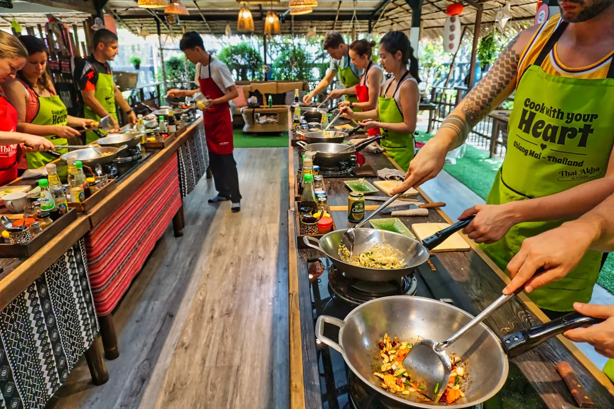 Clase de cocina Thai Akha Kitchen y tour por el mercado local