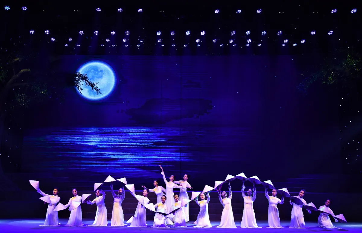 Erleben Sie das Frühlings-Tanzfestival in der zauberhaften Stadt Danang.