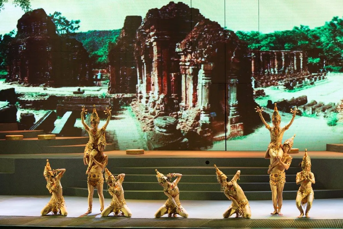 Der rätselhafte Champa-Tanz entführt das Publikum zurück in die goldene Ära der Champa-Zivilisation.