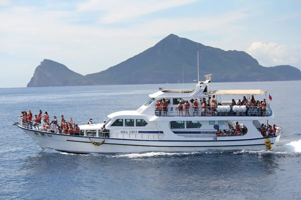 Yilan: Tour de medio día a la Isla Guishan (Avistamiento de ballenas)