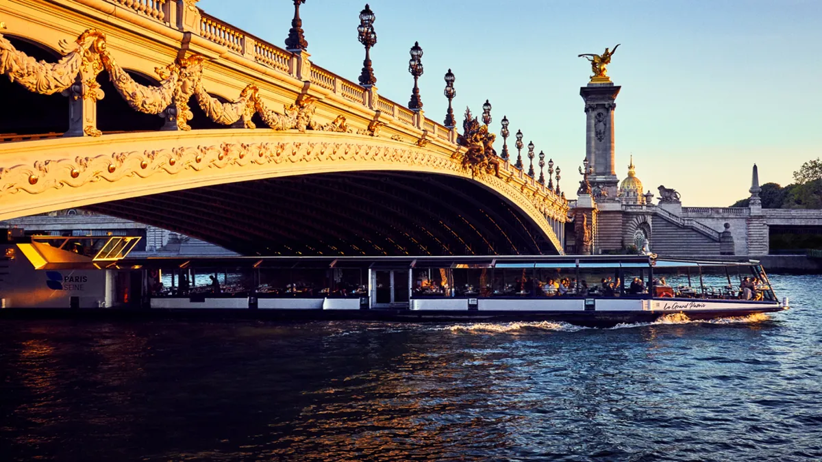 Dining on the Seine: A Detailed Review of the Parisian River Cruise Experience