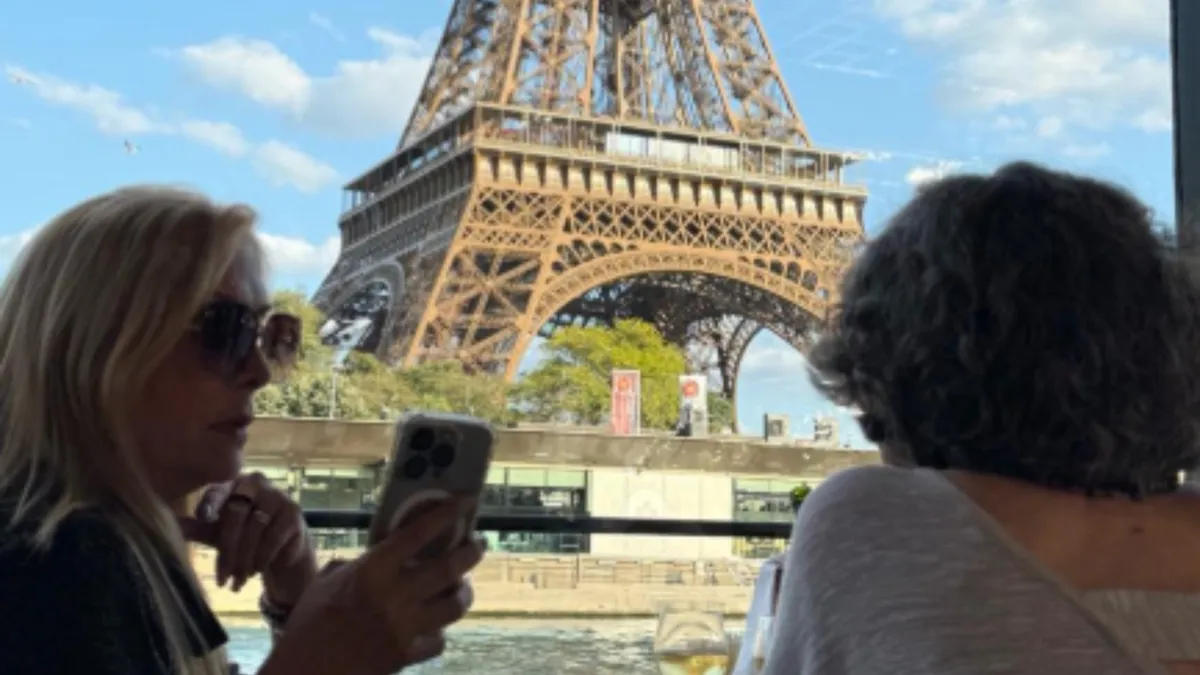 Seine River Cruise with Parisian Lunch or Dinner