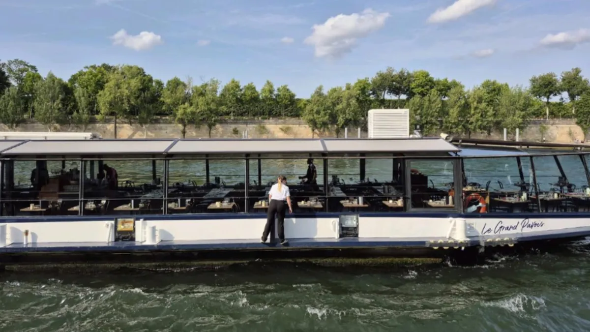 Seine River Cruise with Parisian Lunch or Dinner