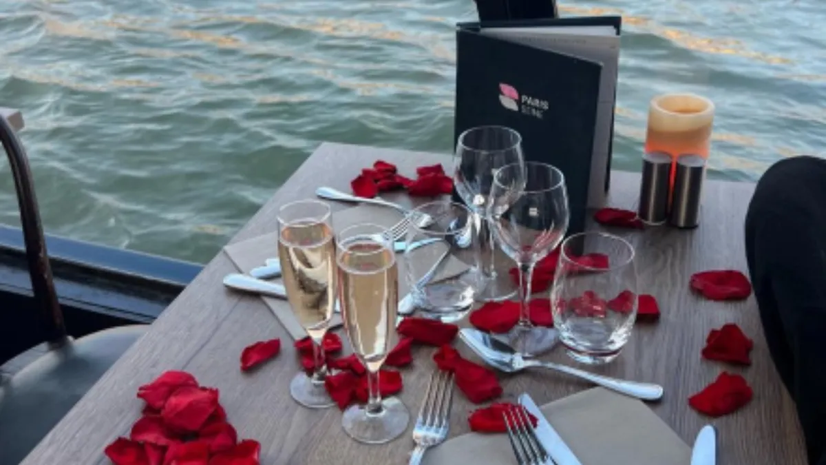 Seine River Cruise with Parisian Lunch or Dinner