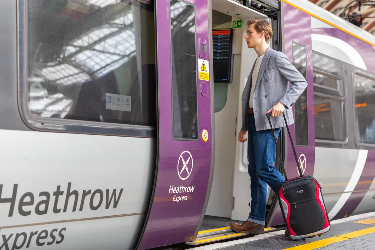 Steigen Sie in den Heathrow Express und erreichen Sie entweder das Zentrum Londons oder den Flughafen Heathrow in 15–21 Minuten