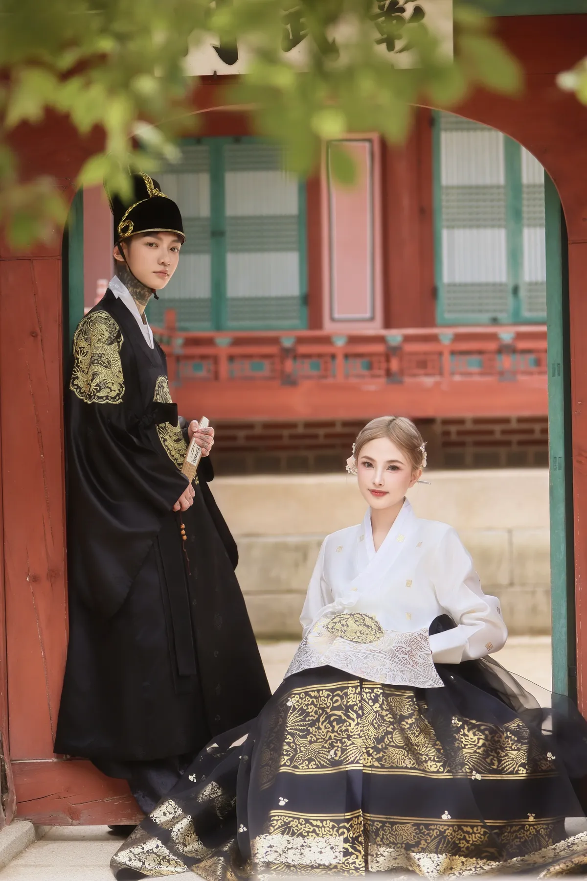 · Royal Hanbok
· For makeup/photography, please contact ig (hanokhanbok) to make a reservation.