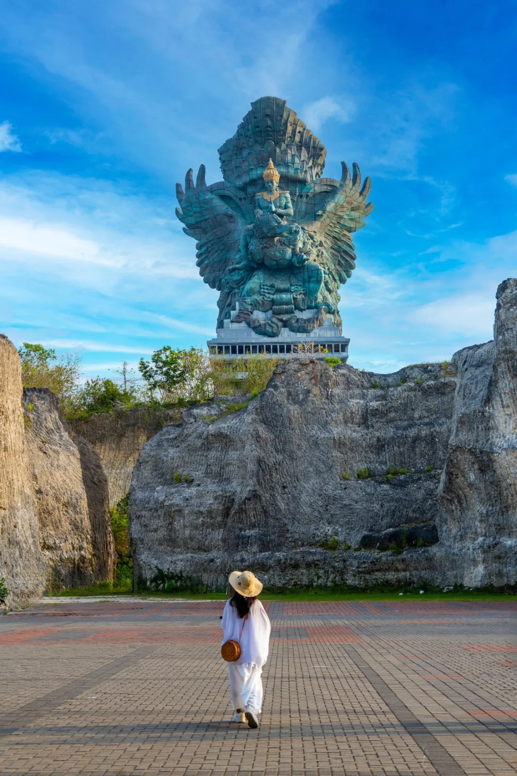 The Ultimate South Bali Day Trip: Is the Uluwatu Kecak Dance and GWK Tour Worth It?