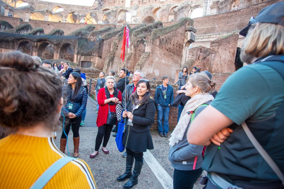 Interagissez avec votre guide tout au long de la visite, posez des questions et plongez-vous dans la riche histoire de Rome