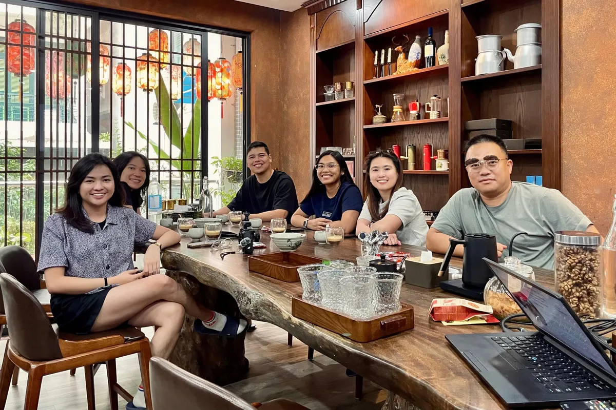 Sorbos, Mezclas y Agitados: La Experiencia Definitiva del Taller de Café en Hanói