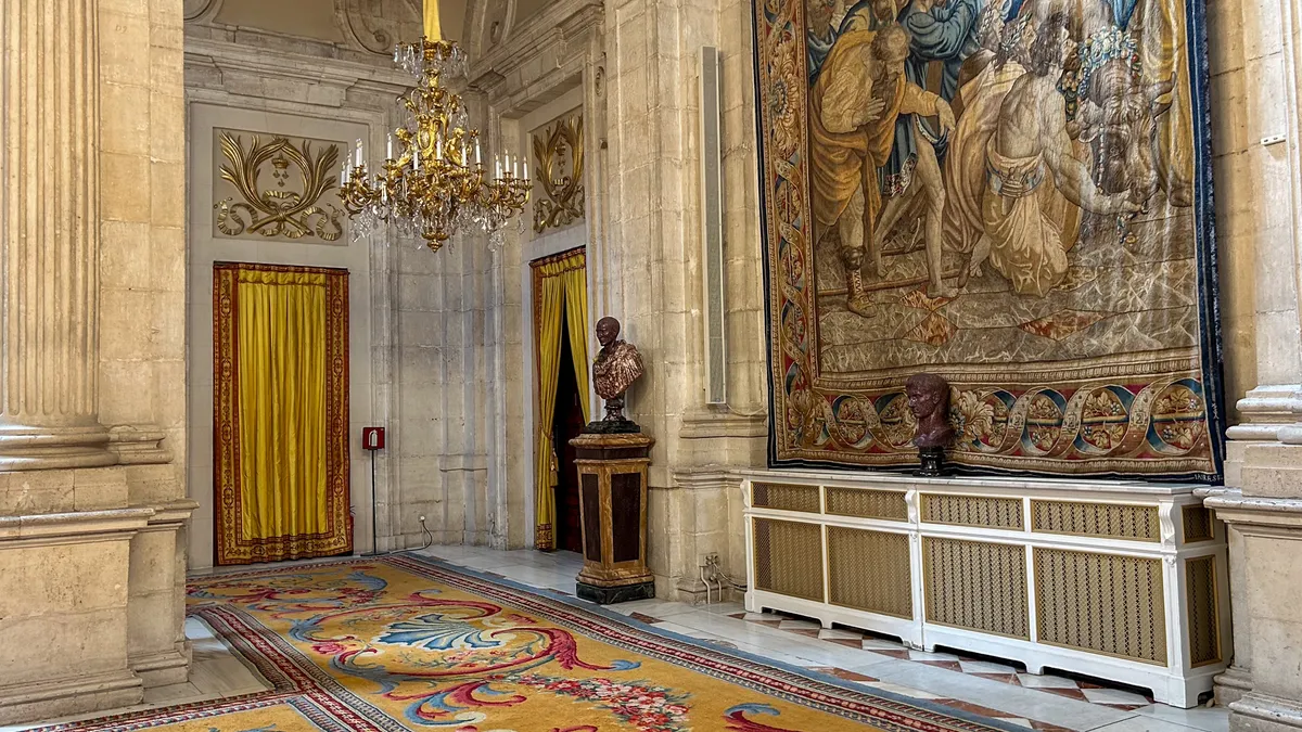 Royal Palace of Madrid Guided Tour with Fast Track Access