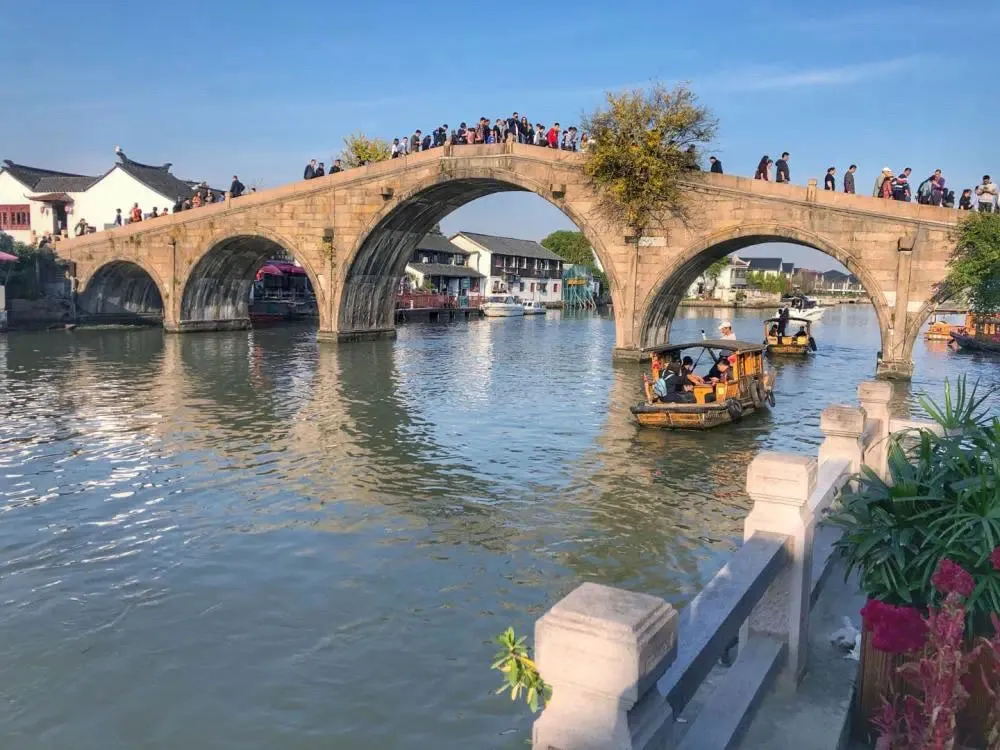 Pass by the 500-year-old Fangsheng Bridge and marvel at its historic architecture