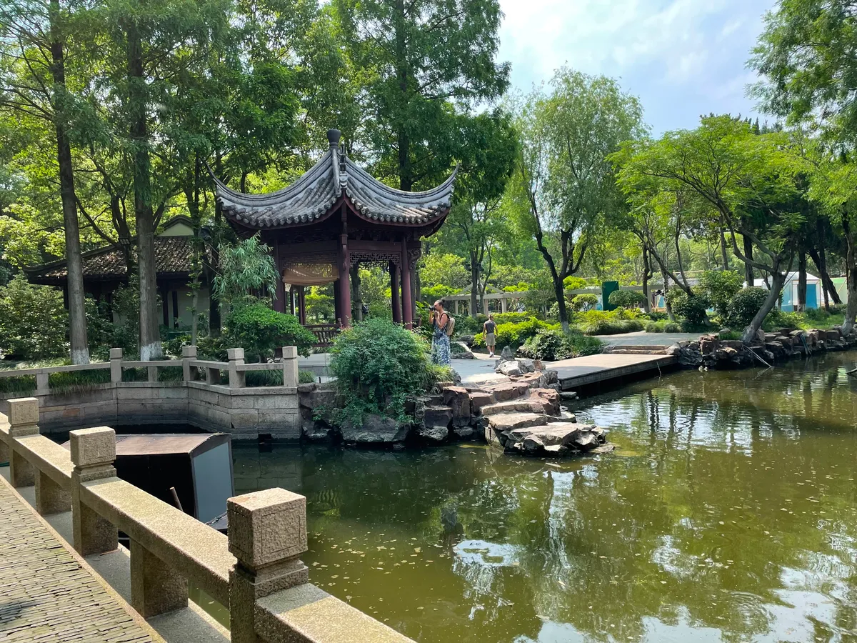 Explore the century-old Kezhi Garden, wander through its scenic paths, and enjoy the beautiful views