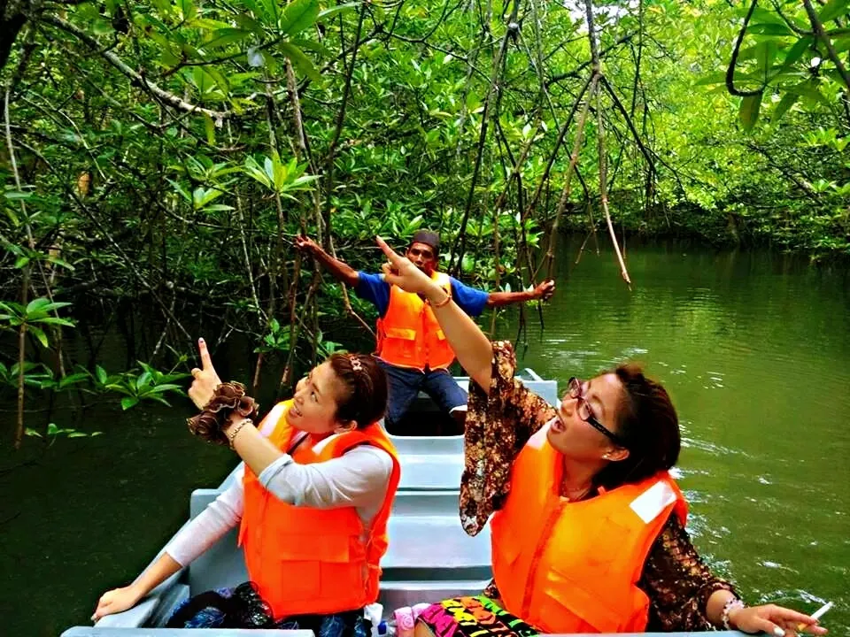 Bintan Mangrove/Safari Lagoi/Sand Dune and Blue Lake/Snorkeling Tour