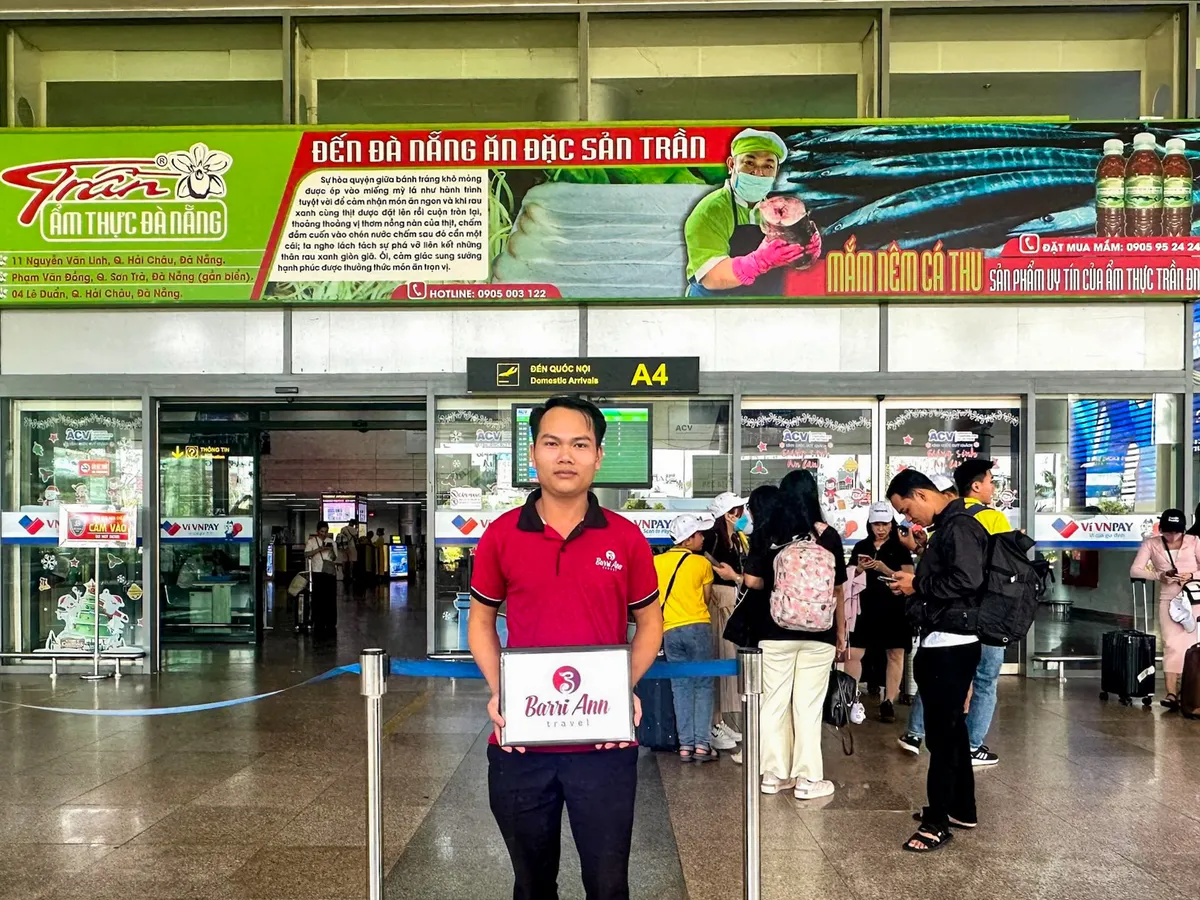 O operador está esperando para recebê-lo no aeroporto