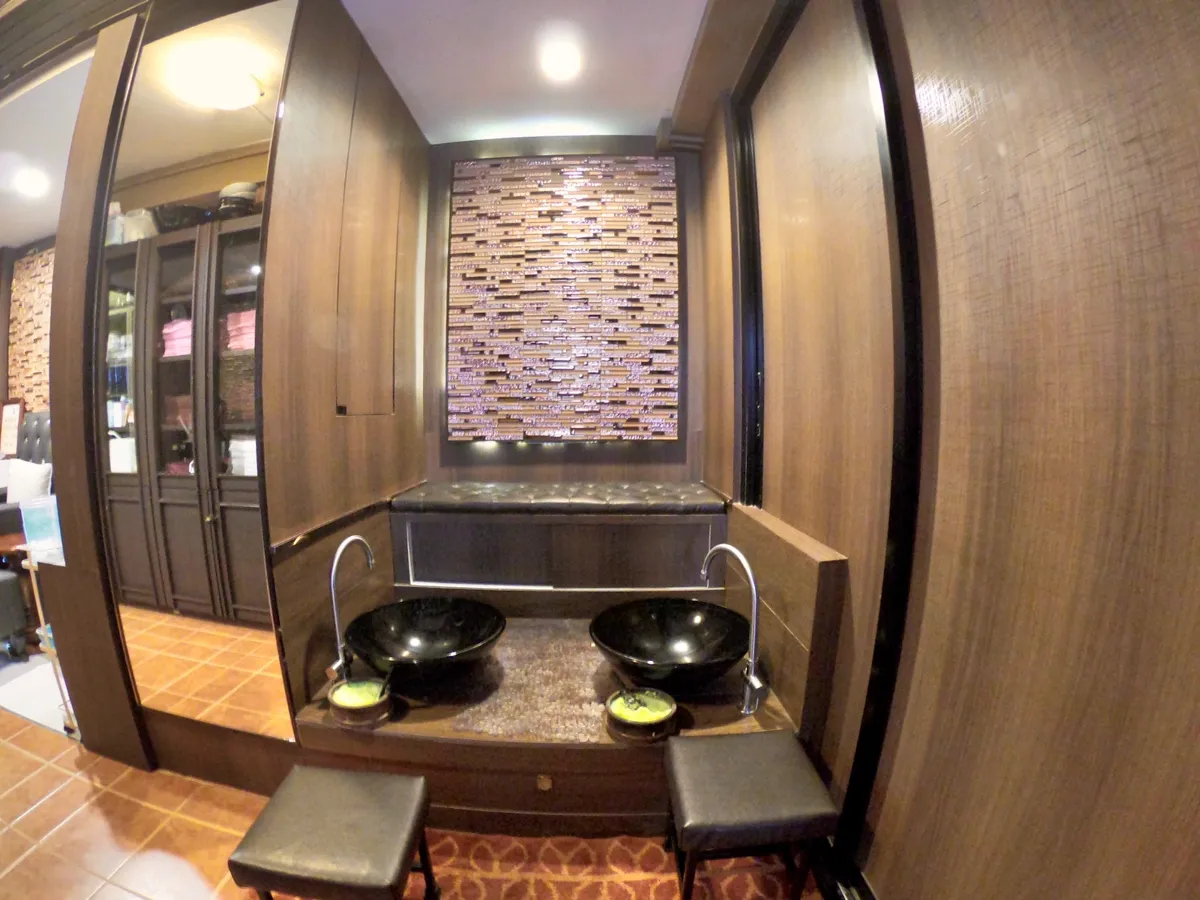Lek Massage Bangkok: Our Family's Guide to Unwinding in the City of Angels