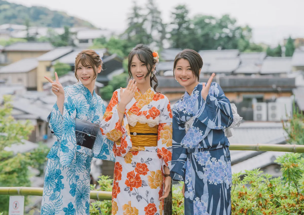 Exclusivité été : Yukata rafraîchissant (les Komons peuvent être réservés et échangés contre un yukata équivalent à l'arrivée. Trois options de prix : 3000/5500/7700 JPY)