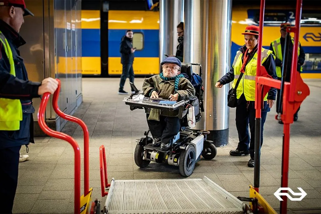 Barrierefreiheit in Aktion: Müheloses Einsteigen in den Zug für alle Fahrgäste