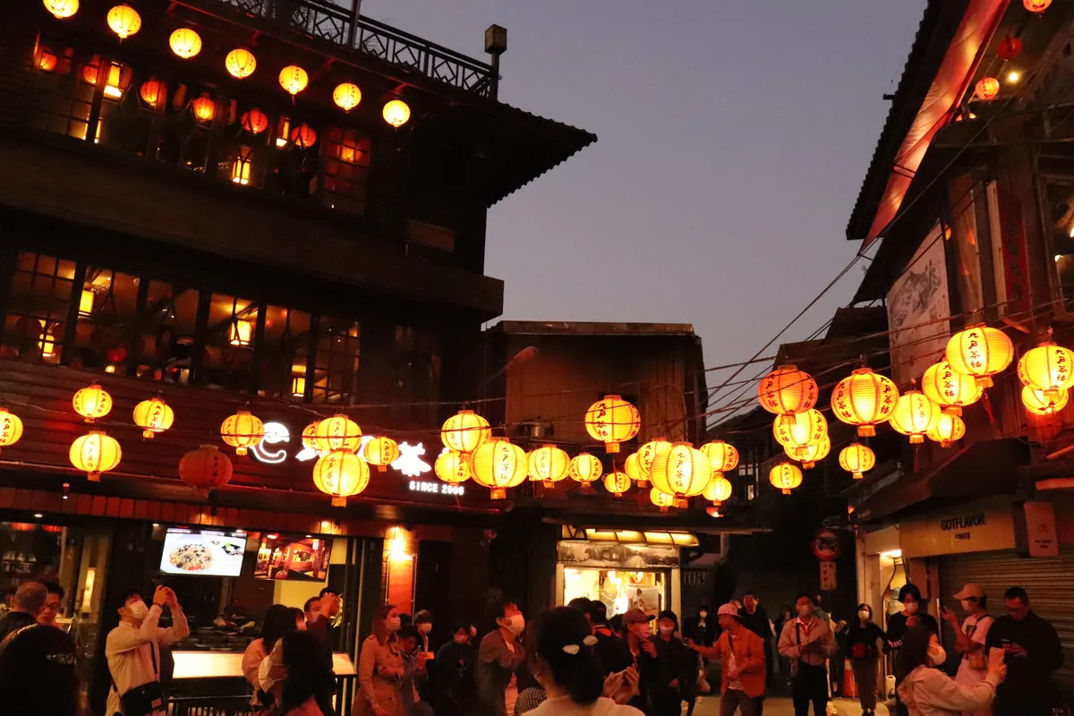Entre em um Livro de Histórias: A Avaliação Definitiva do Tour de Meio Dia pela Jiufen Old Street