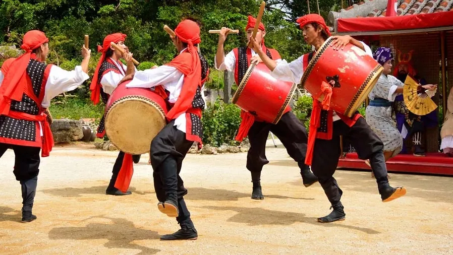 Watch various ethnic performances such as ceremonial reenactments, traditional dances, and taiko drumming