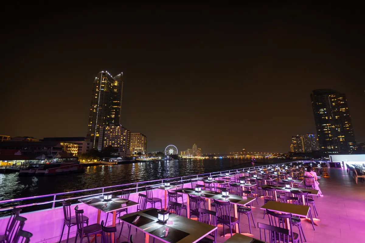 The Luxury White Dinner Cruise in Bangkok