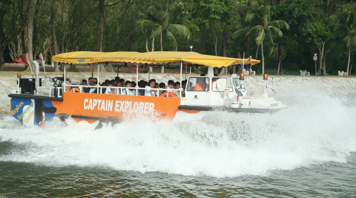 Captain Explorer DUKW Tour Singapore: Is This Amphibious Adventure Worth the Splash?