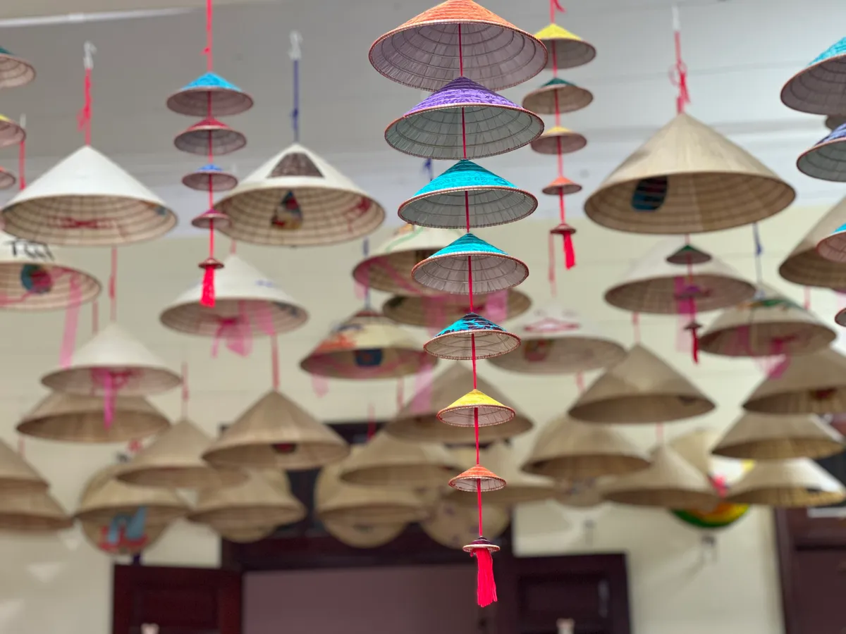 Pueblo del Incienso de Hanói, Fabricación de Sombreros, Opción de Destacados de la Ciudad en Grupo Pequeño