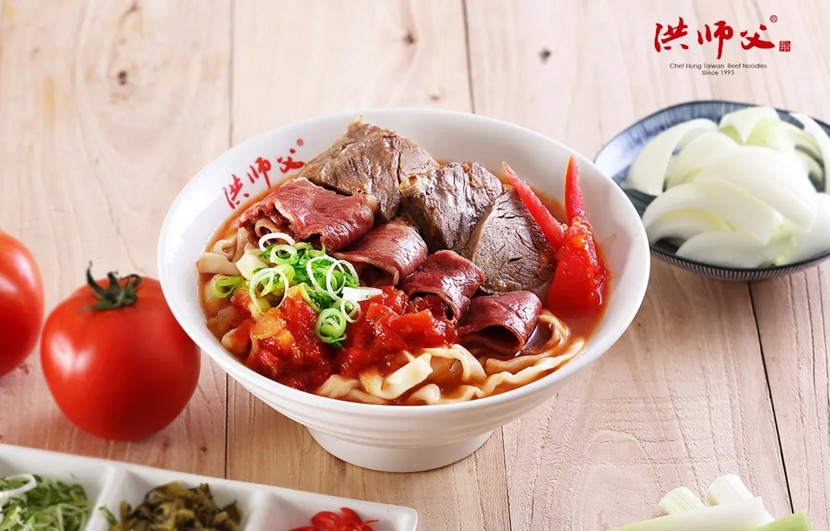 Quán quân sáng tạo của cuộc thi Lễ hội Mì Bò sử dụng gạo men đỏ được lên men tự nhiên làm gia vị, thêm cà chua, thuốc bắc và các thành phần khác để tạo ra một món súp đậm đà