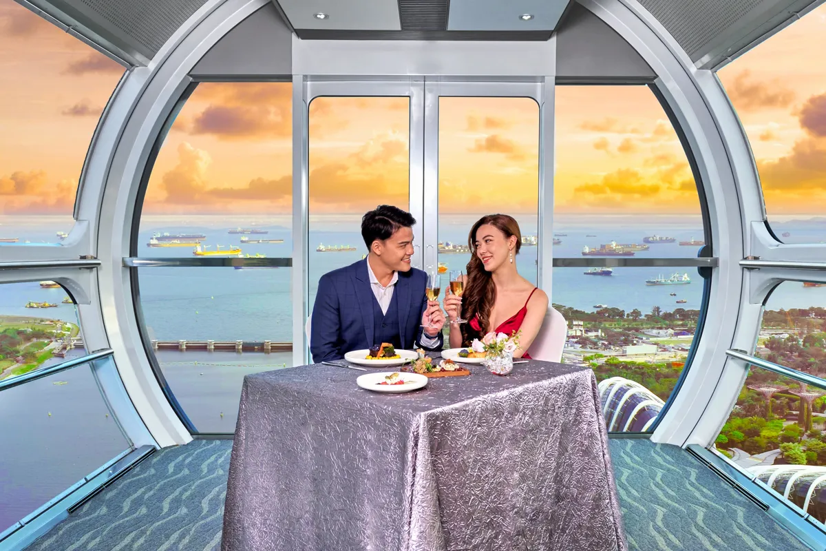 Jantar a 165 Metros: Por que o 165 Sky Dining é a Noite de Encontro Suprema em Singapura