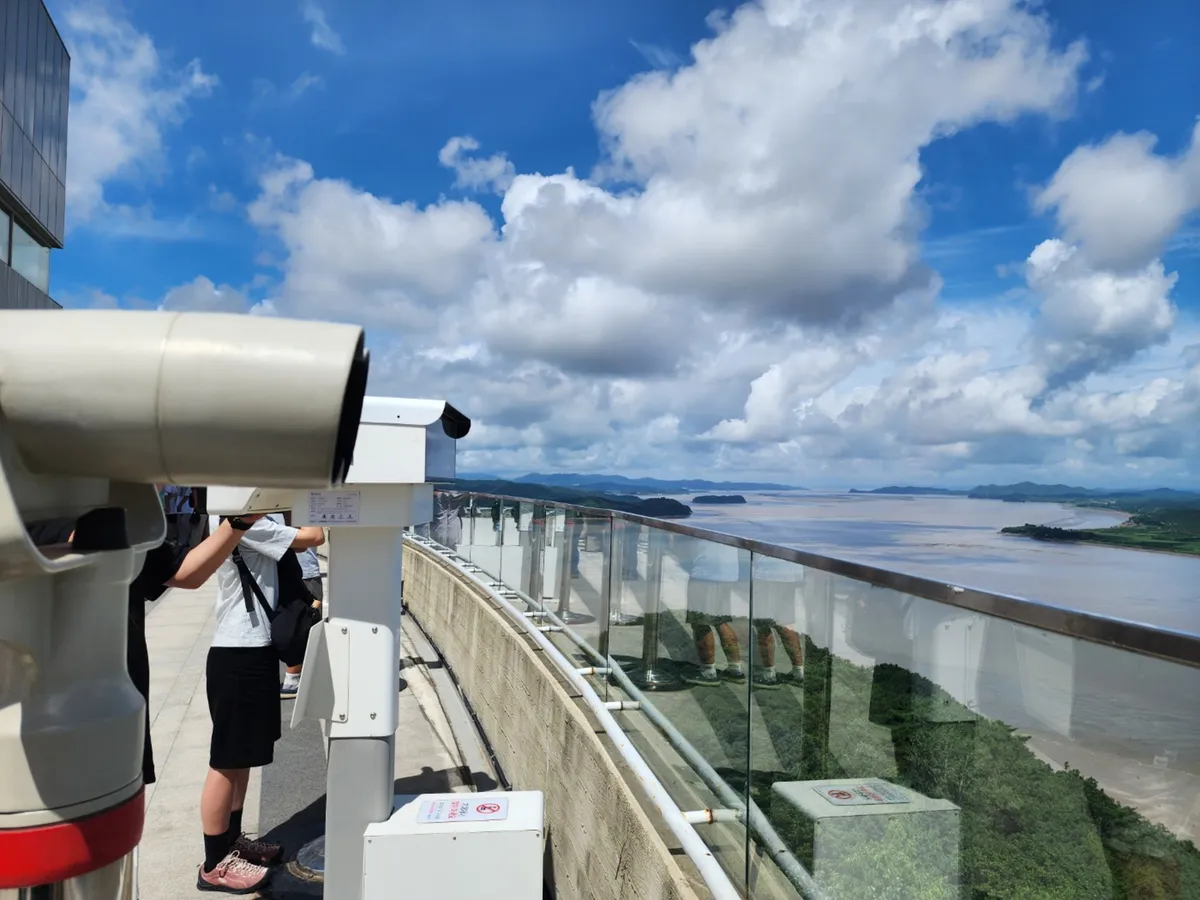在边界啜饮咖啡：爱妓峰和平生态公园星巴克之旅详细评测