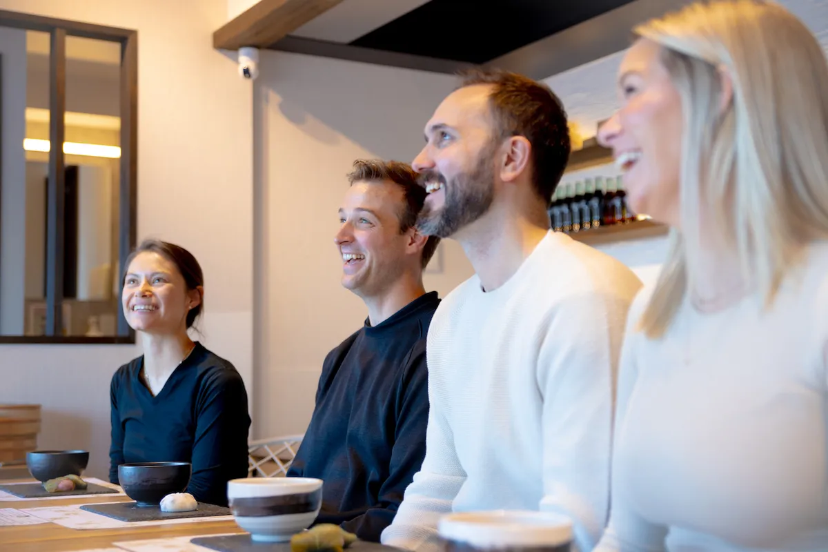Nuestro personal dará una charla divertida sobre la historia del matcha en forma de cuestionario. ¡Exploremos juntos la historia del matcha japonés!