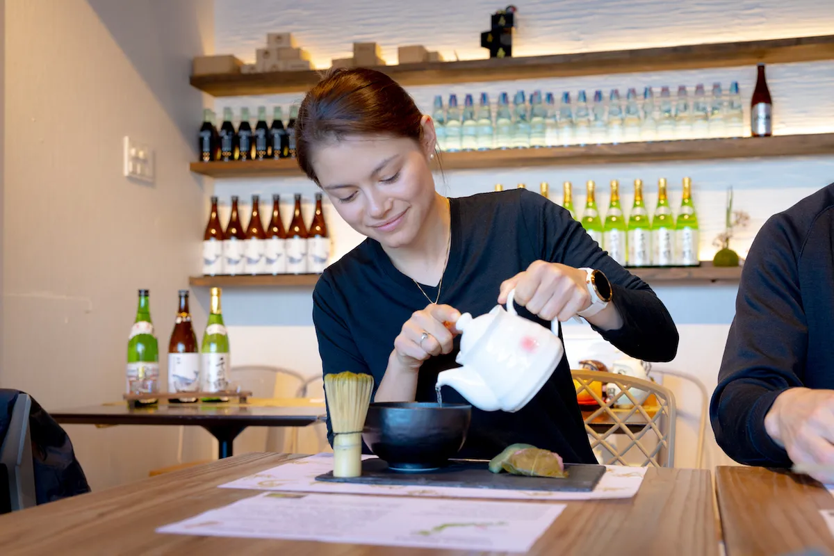 Clase de elaboración de matcha en Osaka