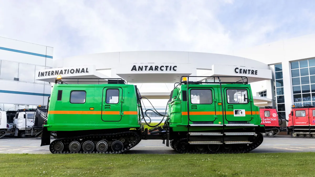 Desafiando la tormenta: Mi día salvaje en el International Antarctic Centre