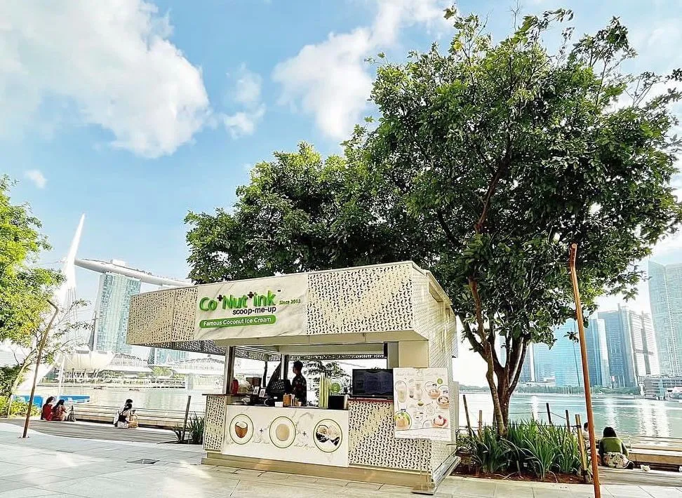 Mit Filialen in Sentosa, Esplanade und Orchard werden Ihnen Kokosnusseis und Shakes nie ausgehen