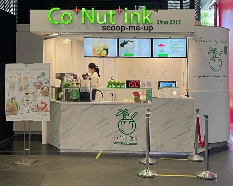 Mit Filialen in Sentosa, Esplanade und Orchard werden Ihnen Kokosnusseis und Shakes nie ausgehen