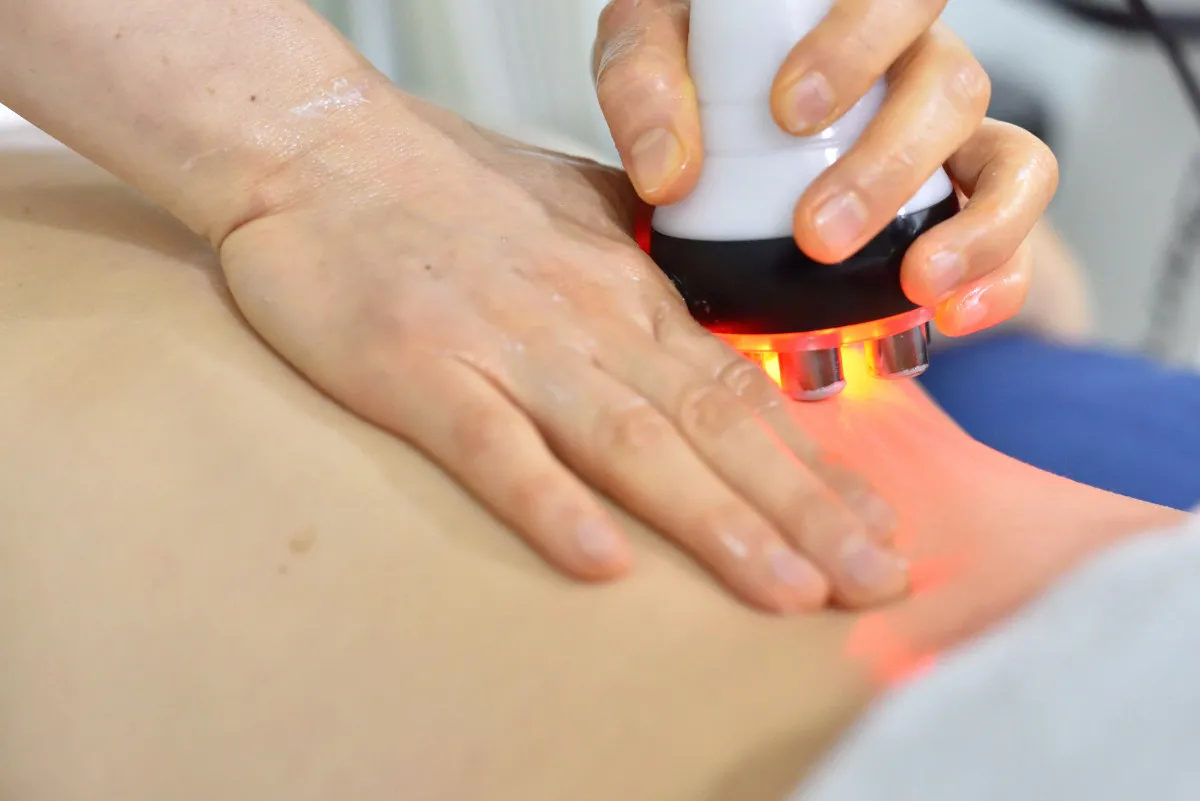 Recomendado para:
–Inchaço, má circulação
–Cuidado profundo abdominal/pélvico
–Modelagem corporal e relaxamento
Descompressão: Relaxa a fáscia, melhora a linha corporal
Técnica: A pressão é ajustada com base nas necessidades individuais