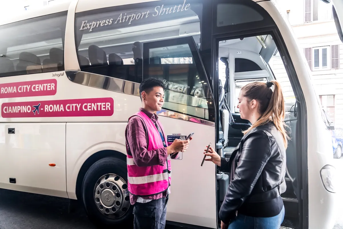 Commencez votre aventure milanaise avec un trajet en bus aéroportuaire en douceur vers le centre-ville
