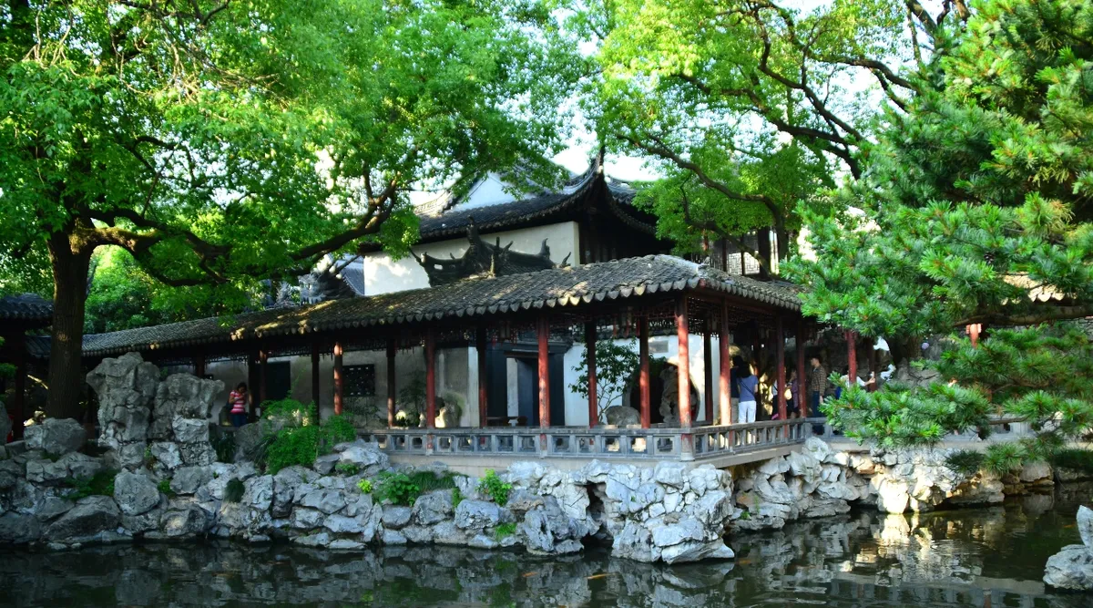 Stepping Into the Ming Dynasty: My Spontaneous Escape to Shanghai's Yu Garden