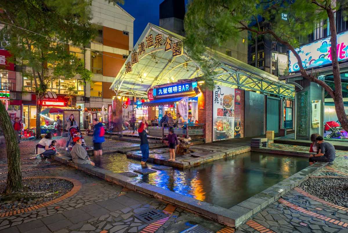 Erkunden Sie die Stadt Yilan, sehen Sie alte und neue Gebäude und verpassen Sie nicht den berühmten Nachtmarkt für leckere Snacks