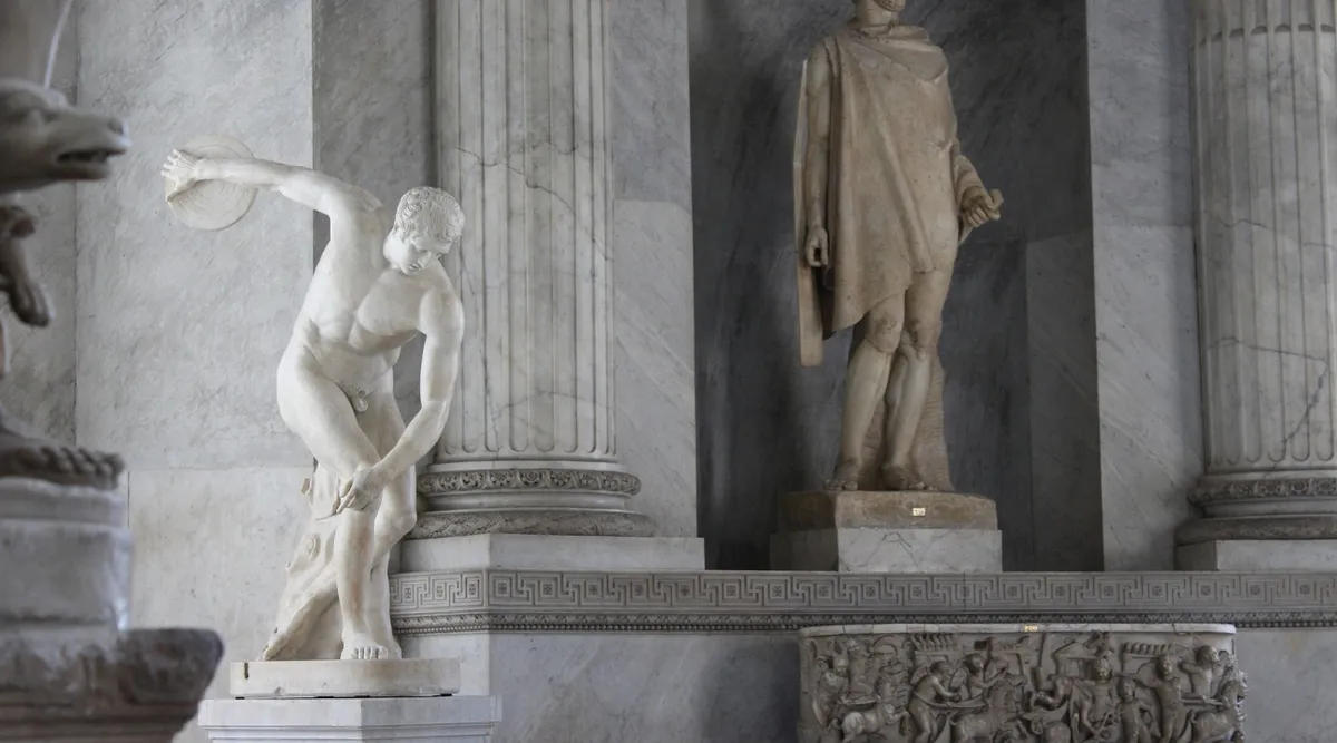 Aprenda sobre as muitas obras de arte na vasta coleção do museu através de um guia de áudio