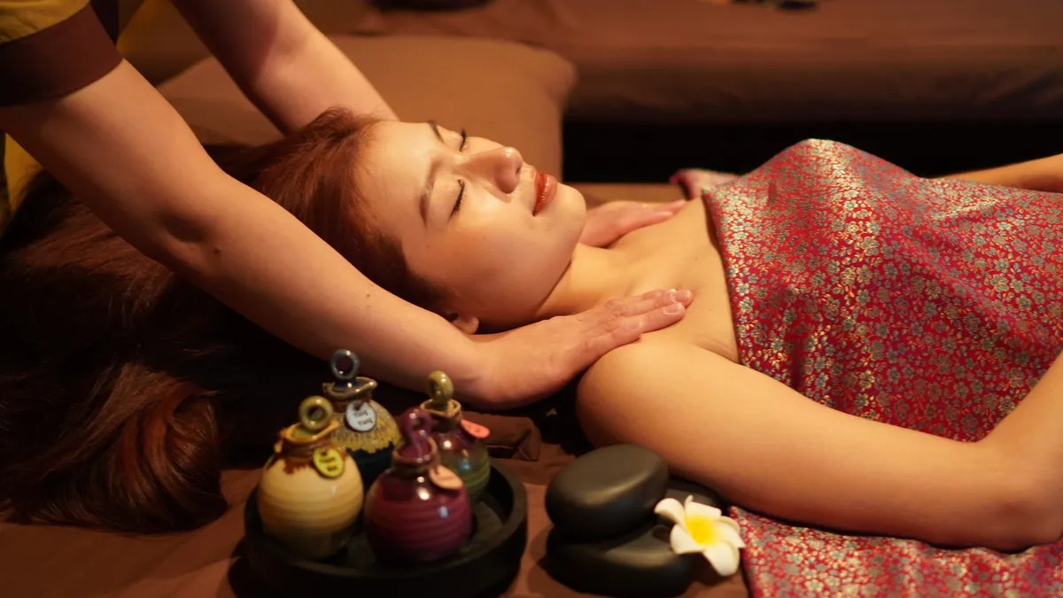 Entspannen Sie Ihren gesamten Körper und lösen Sie Muskelverspannungen mit unserer Körpermassage.