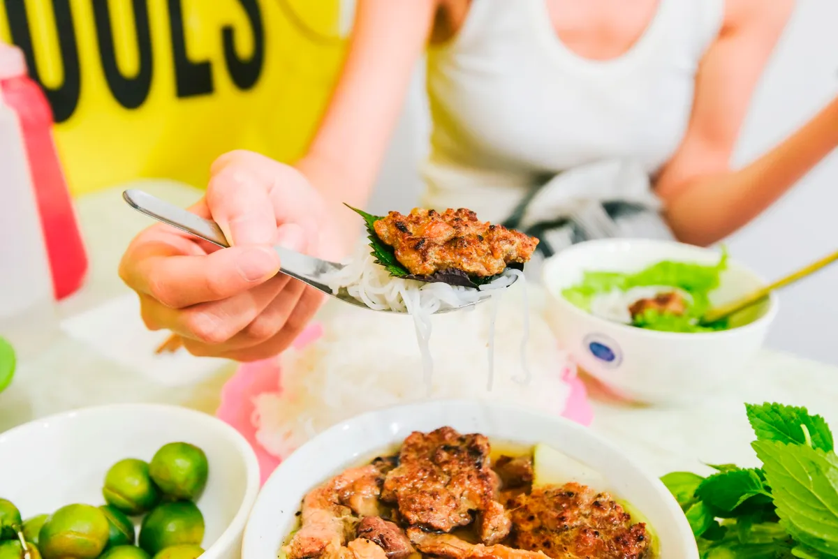 Sabores Inolvidables y Joyas Ocultas: ¡Tu Reseña Definitiva del Tour Gastronómico por el Casco Antiguo de Hanói!