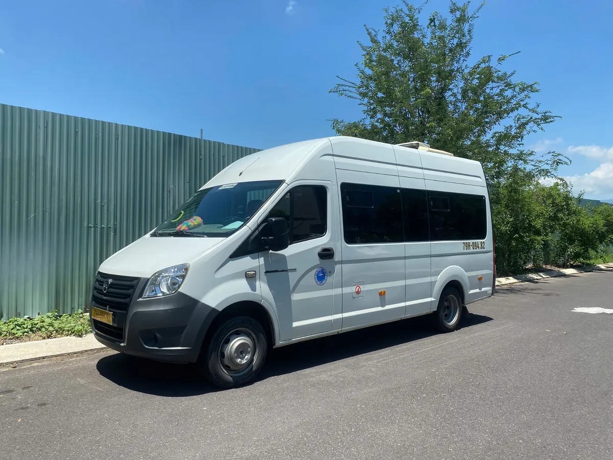 iHome Transfer 16-Sitzer Bus