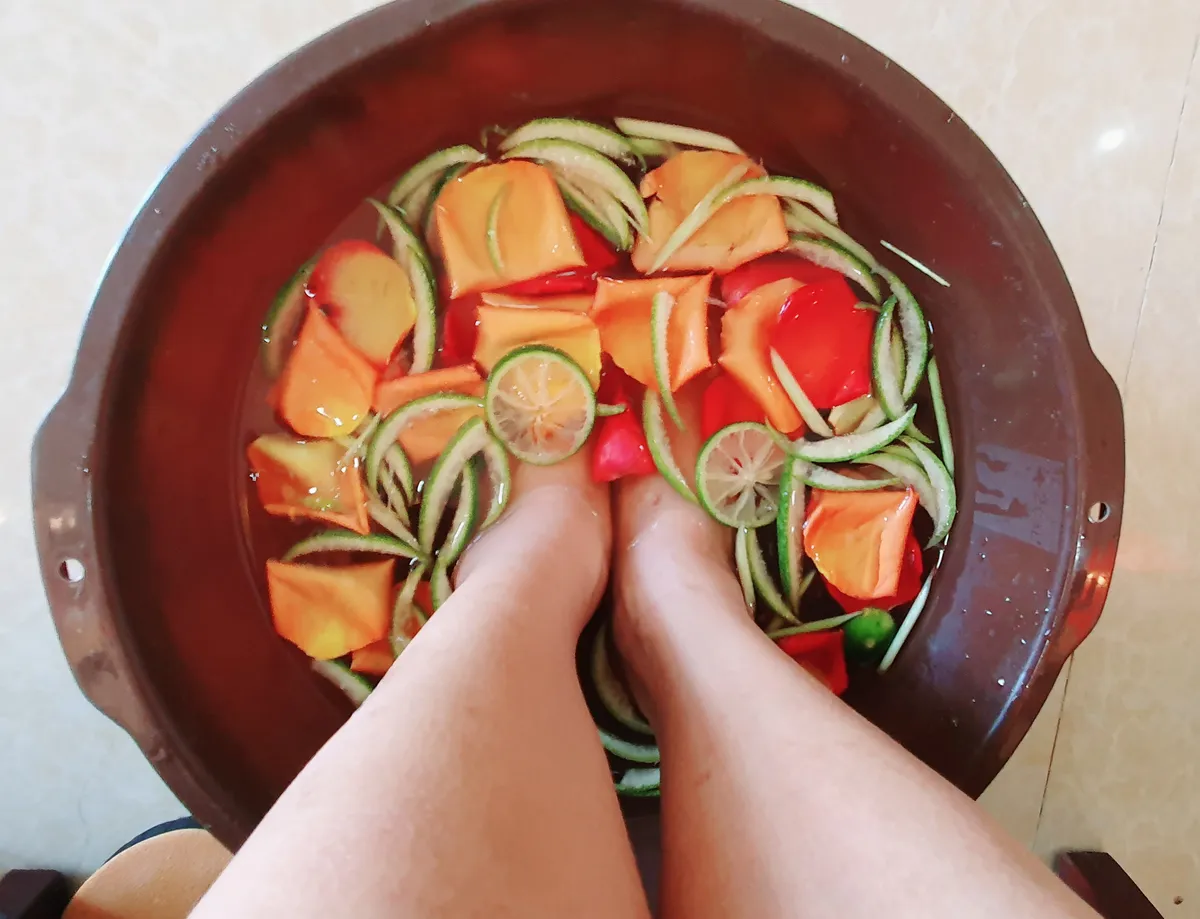 Sente-se e relaxe enquanto desfruta de sua massagem nos pés no Organic Plus Spa em Da Nang