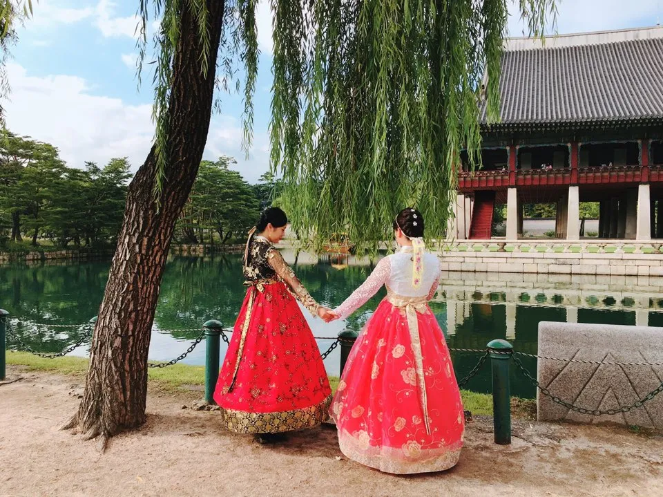 Embrace Korean Heritage: A Detailed Review of Dorothy Hanbok Rental near Gyeongbokgung