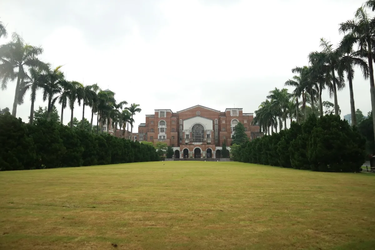 Chiayi One-Day Tour: Iconic Meteor Garden Scenes (from Taipei)