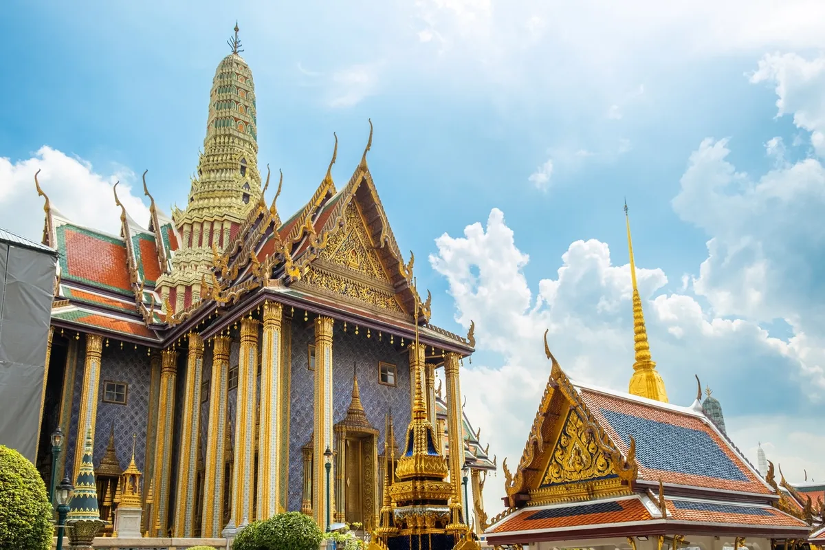 Step into Splendor: Our Ultimate Review of the Grand Palace & Emerald Buddha Half-Day Tour!