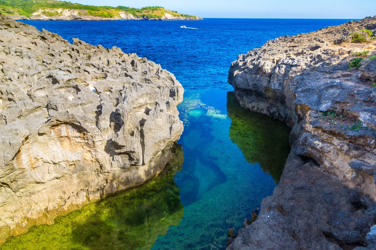 Tauchen Sie ein ins Paradies am Angel’s Billabong, dem ikonischen Infinity-Pool von Nusa Penida