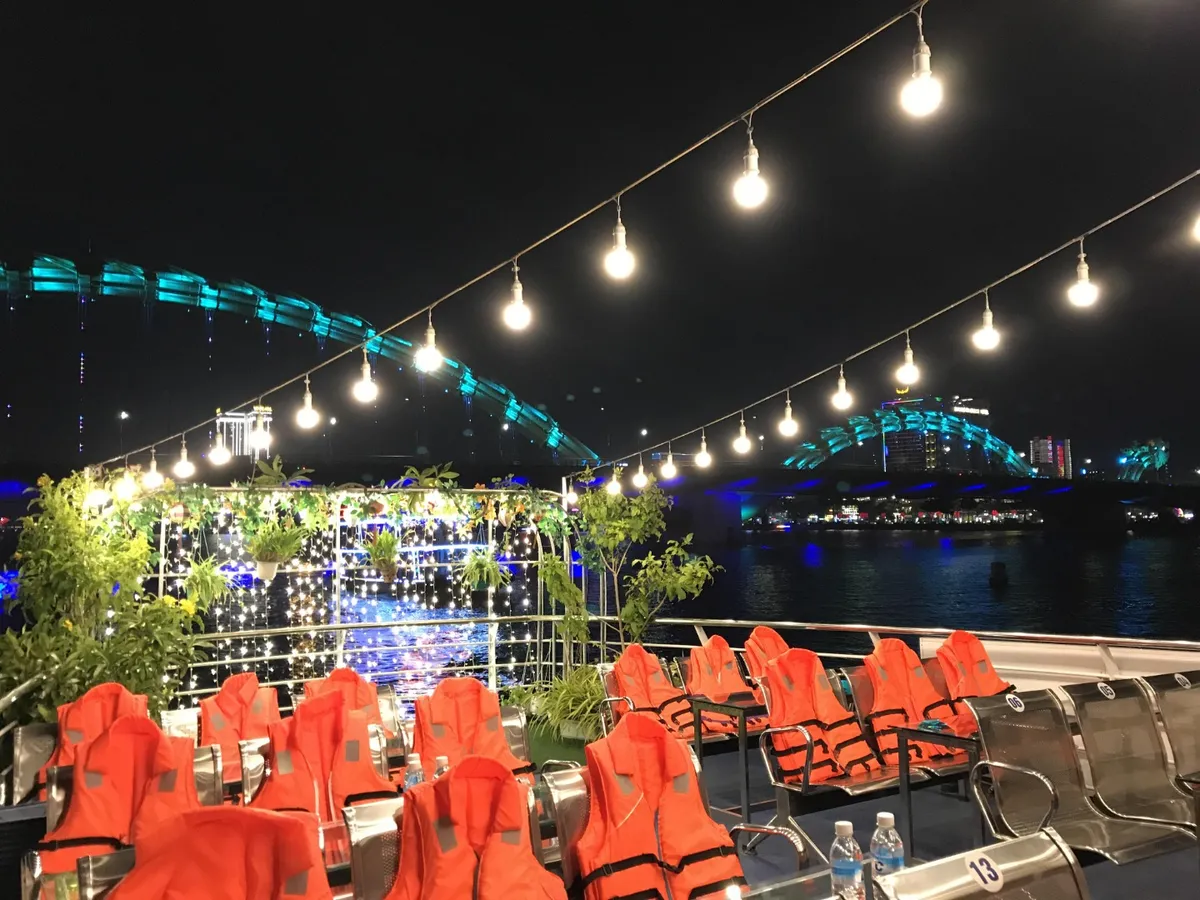 Han River Horizons: Unveiling Da Nang's Nighttime Magic Aboard My Xuan Cruise!