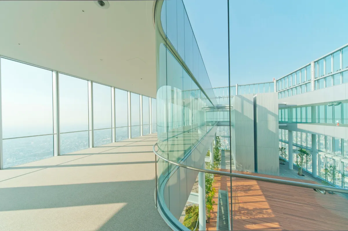 Le Sky Garden à double hauteur au 58ème étage est un espace ouvert sur le ciel, où vous pouvez sentir l'air