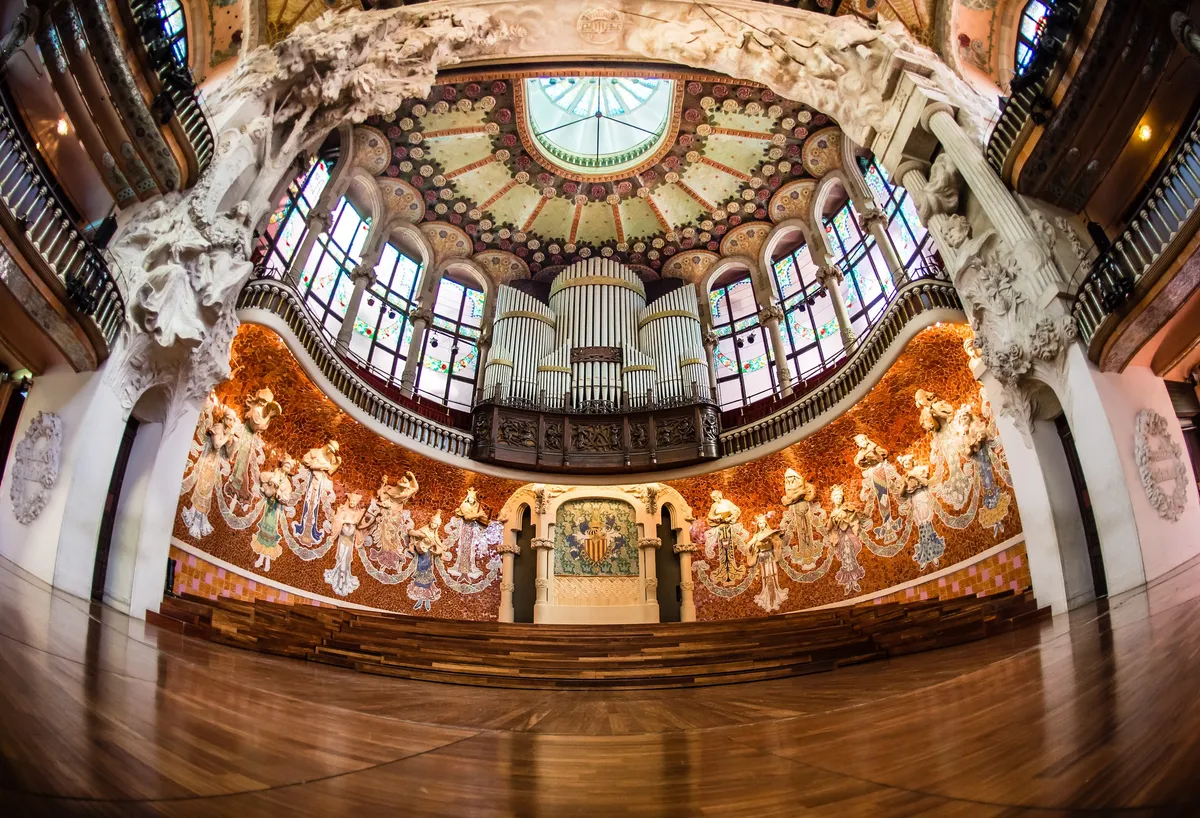 Đắm mình trong vẻ đẹp của âm thanh và thiết kế tại Palau de la Música Catalana